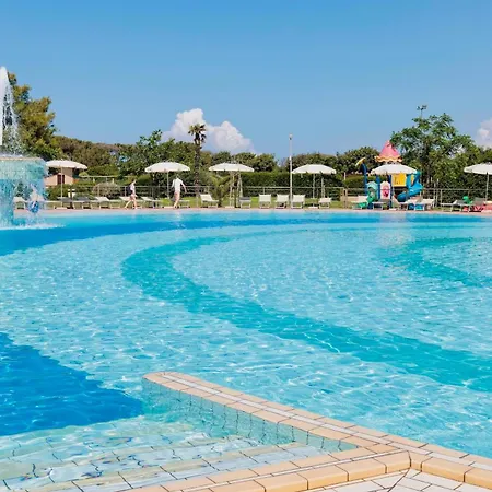 Isa-village With Swimming-pool And Private Equipped In Montalto Marina
